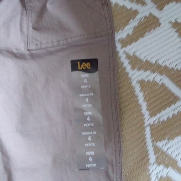 NWT Lee Capris - Picture 7 of 13